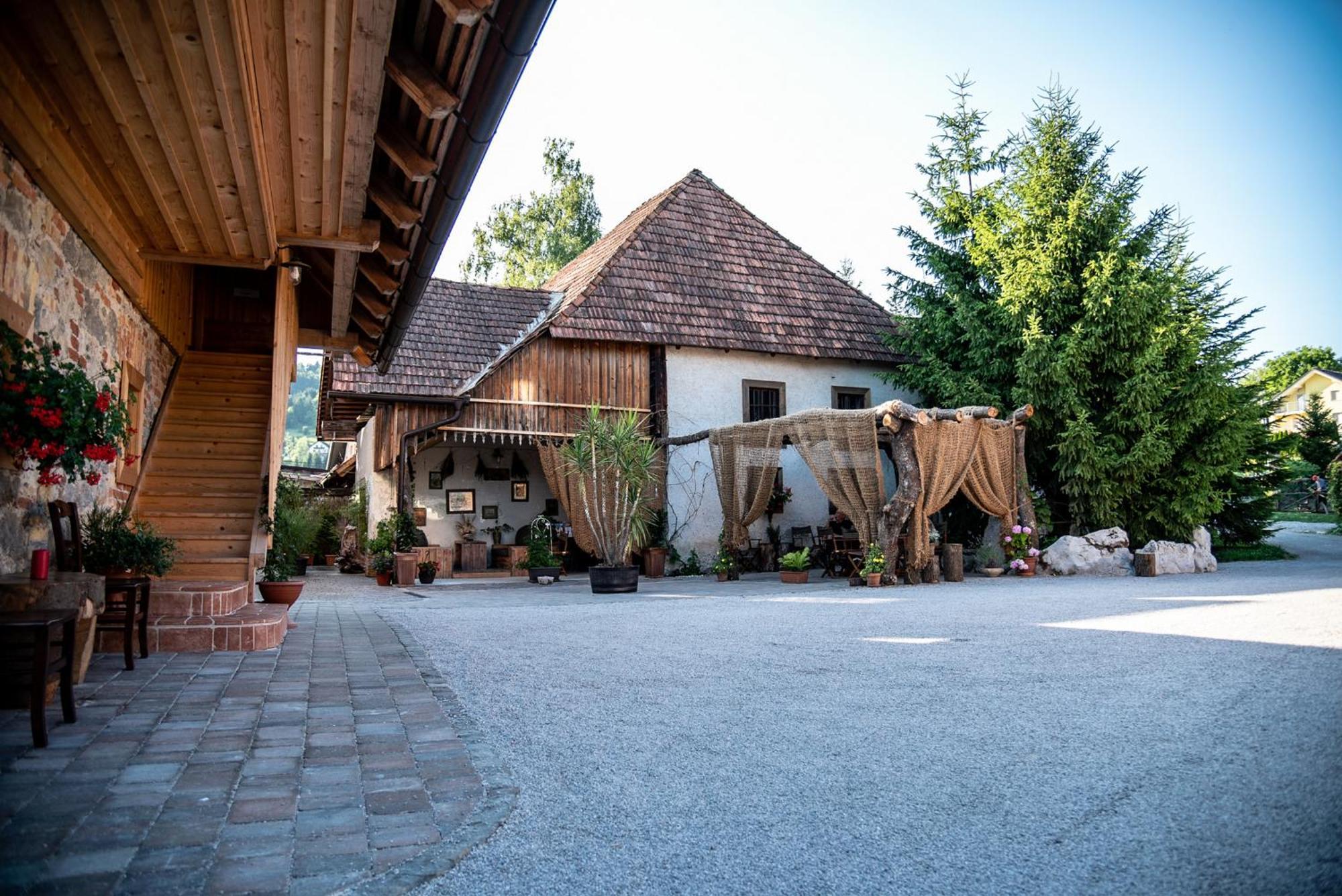 Resort Hisa Ida - Apartments With Hot Tub And Sauna Ivancna Gorica Esterno foto