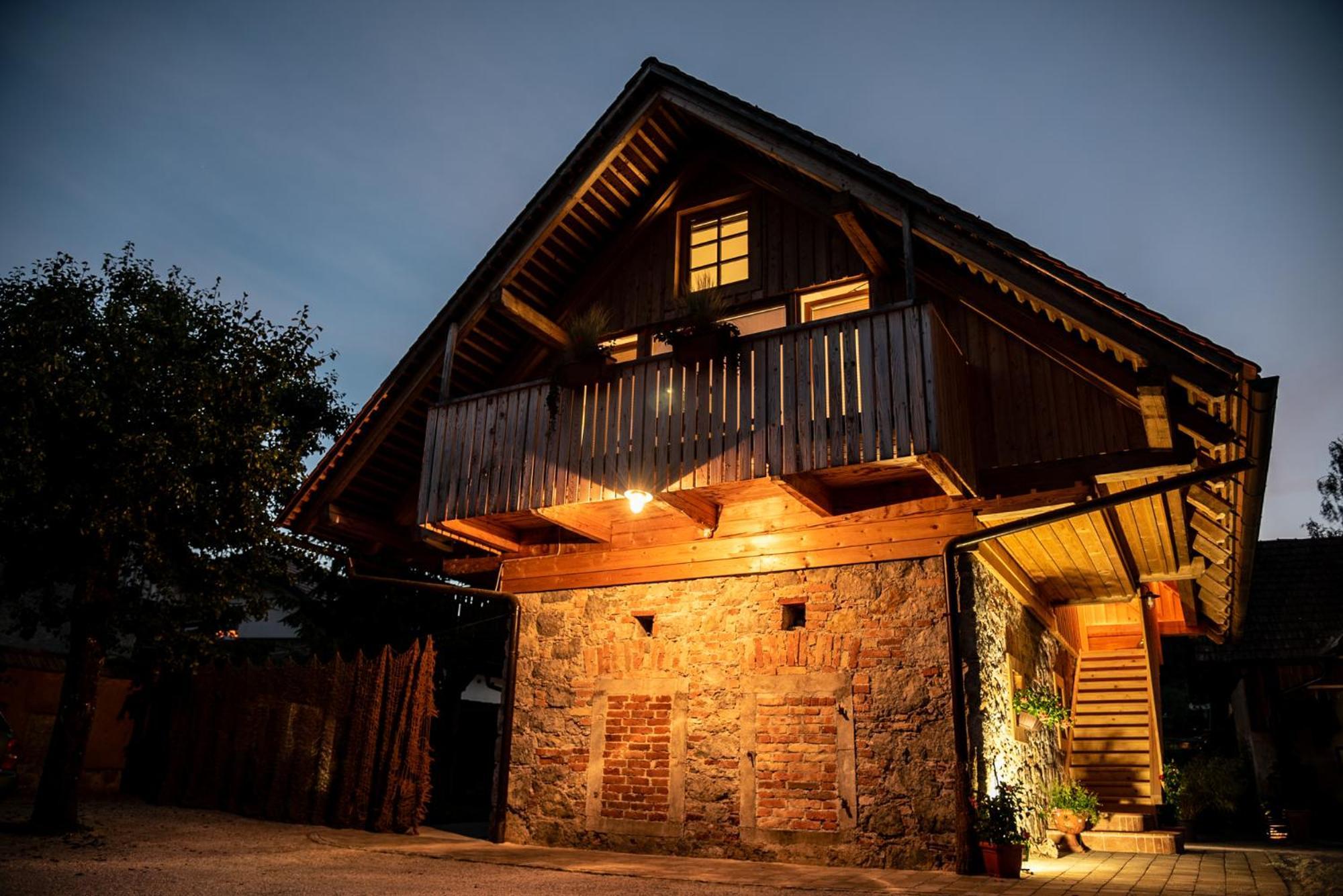 Resort Hisa Ida - Apartments With Hot Tub And Sauna Ivancna Gorica Esterno foto